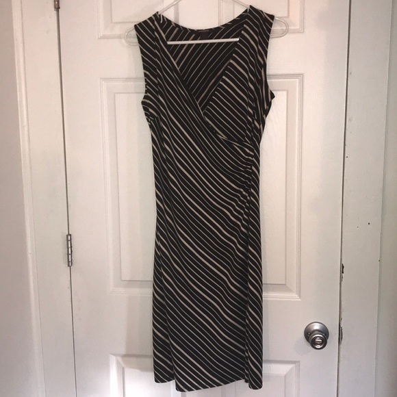 Express Every Occassion V-neck Dress - Picture 2 of 6